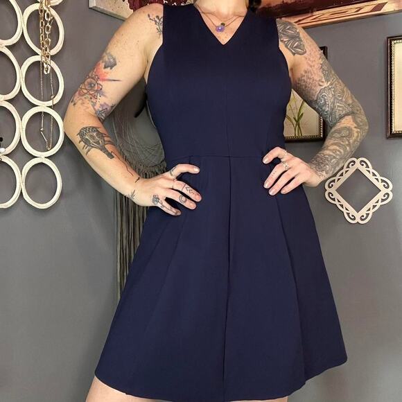 Gorgeous Halston Heritage Dress - Picture 1 of 8